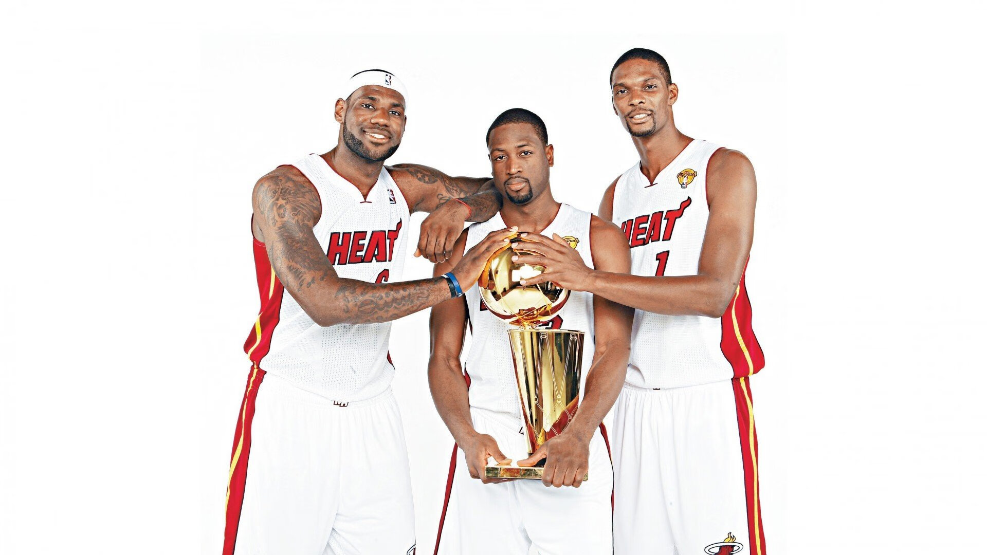 中超官方公布月度最佳球员 武磊领衔当选球迷热议，中超最佳本土球员